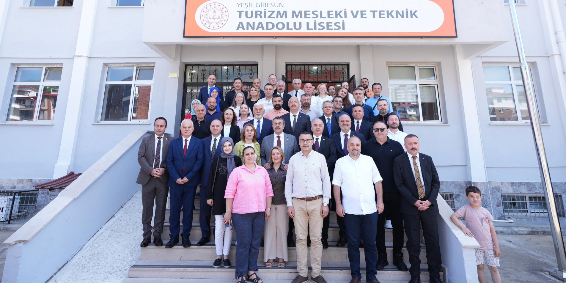 BAKAN TEKİN'DEN ÖĞRETMENLERE ZİYARET
